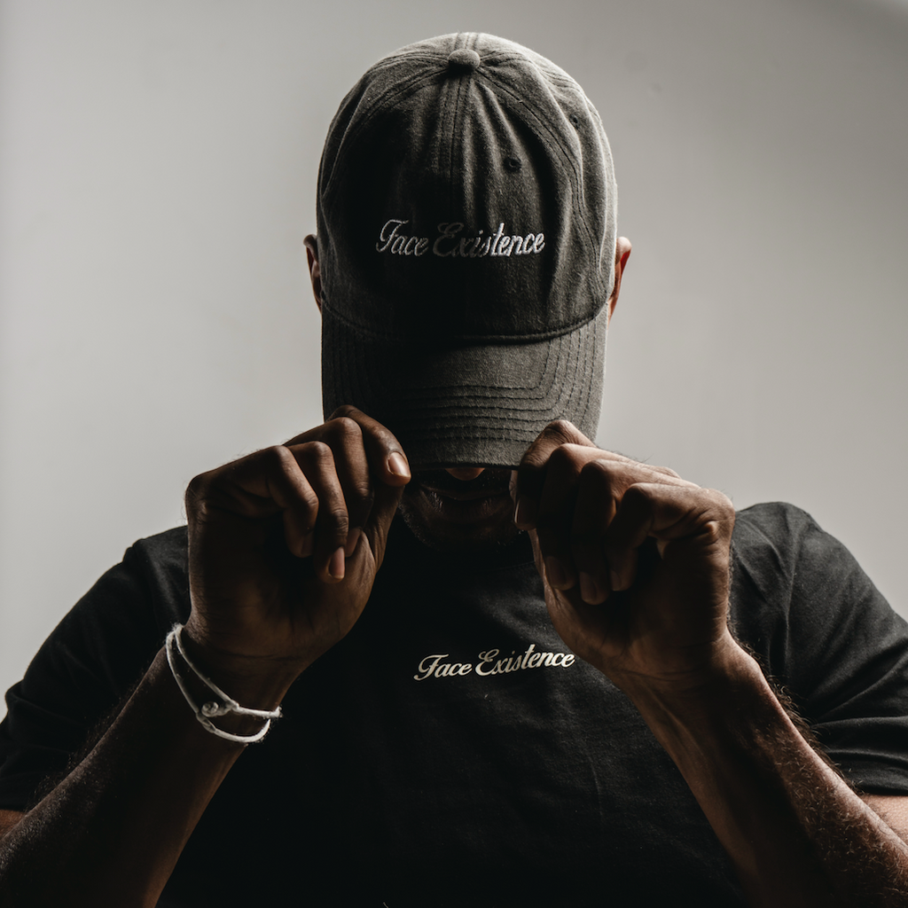 Gorra Grey Face Existence