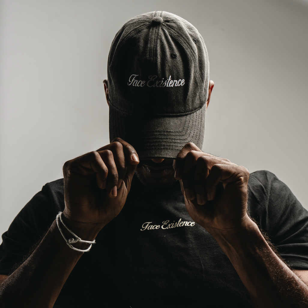 Gorra Grey Face Existence